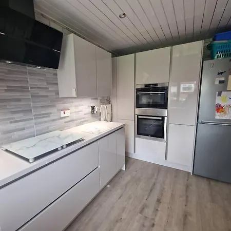 Ty Twt Apartment Wrexham Exterior photo